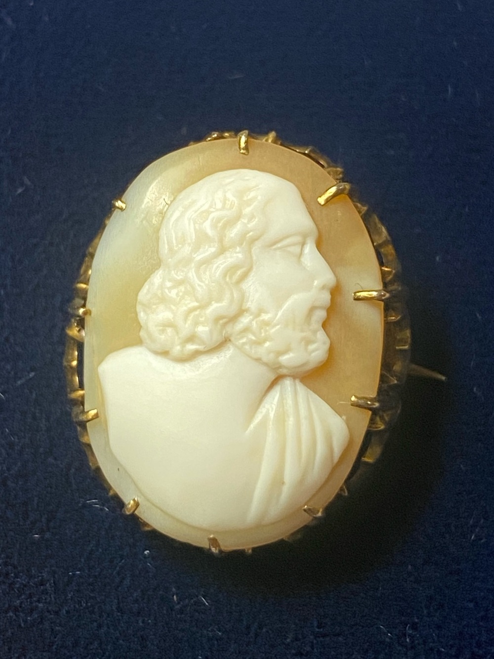 Solid 10k gold Edwardian Hand-Carved Shell Cameo Pin – male c. 1900 - 1920